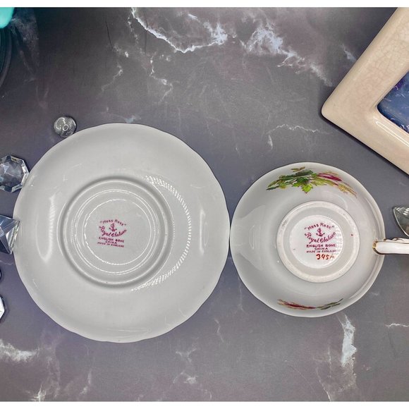 Royal Chelsea "Moss Rose" collection, English Bone China teacup and saucer - Picture 4 of 12